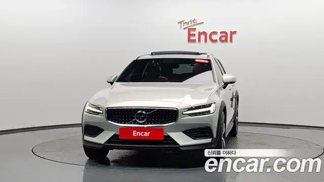 Volvo V60 Cross Country 2020 — ფოტო 14/38