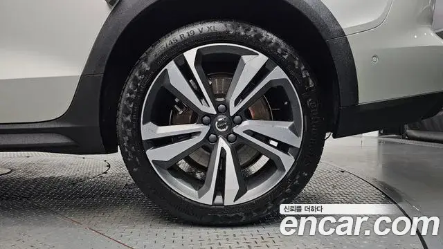 Volvo V60 Cross Country 2020 — ფოტო 35/38