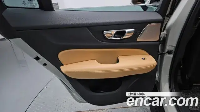 Volvo V60 Cross Country 2020 — ფოტო 16/38