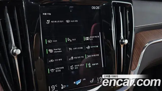 Volvo V60 Cross Country 2020 — ფოტო 24/38