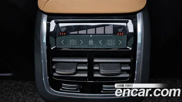 Volvo V60 Cross Country 2020 — ფოტო 13/38