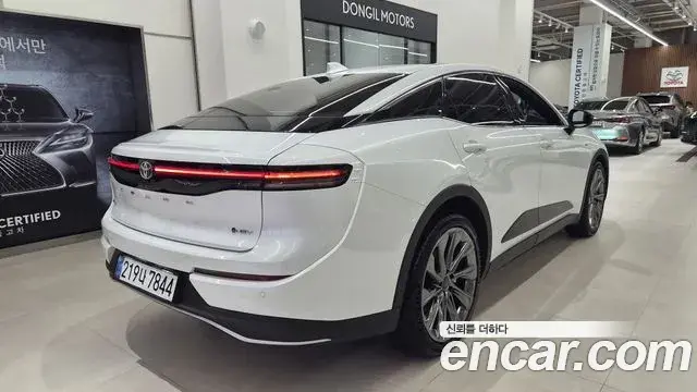 Toyota Crown Crossover 2025 — Фото 1/19