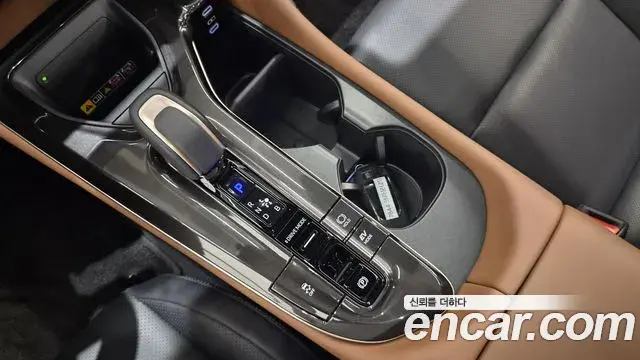 Toyota Crown Crossover 2025 — Фото 8/19