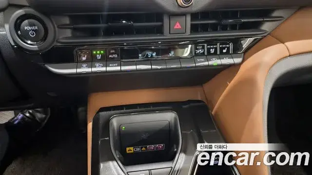 Toyota Crown Crossover 2025 — Фото 12/19