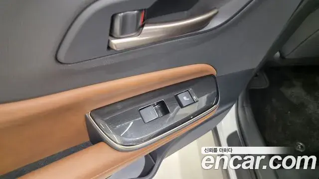 Toyota Crown Crossover 2025 — Фото 13/19