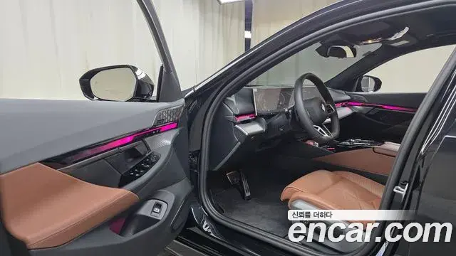 BMW 5 Series 2025 — Photo 27/30