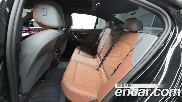 BMW 5 Series 2025 — Photo 21/30