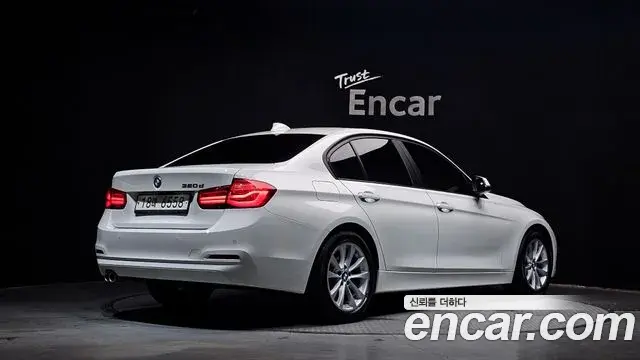 BMW 3 Series 2018 — ფოტო 19/30