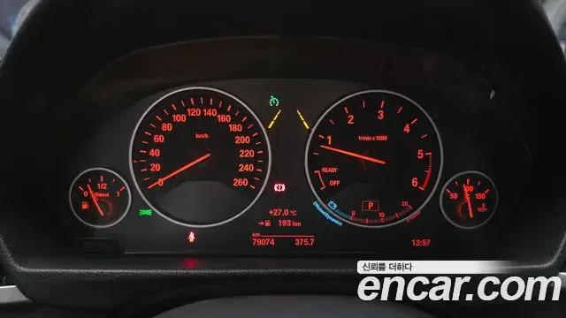 BMW 3 Series 2018 — ფოტო 28/30