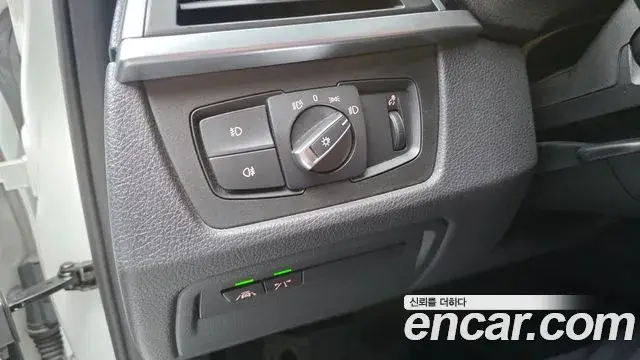 BMW 3 Series 2018 — ფოტო 27/30