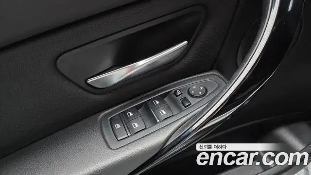 BMW 3 Series 2018 — ფოტო 13/30