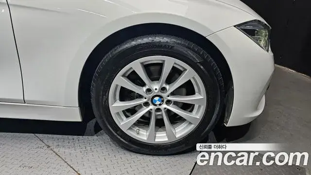 BMW 3 Series 2018 — ფოტო 6/30