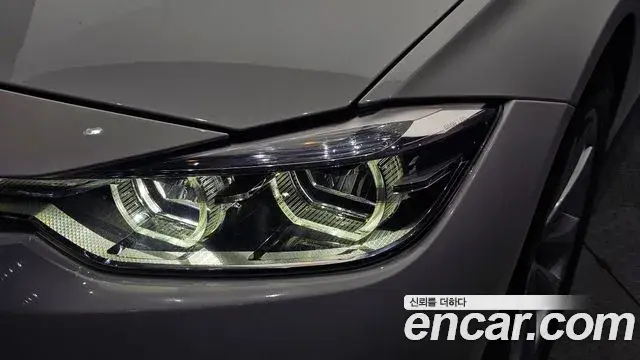 BMW 3 Series 2018 — ფოტო 14/30