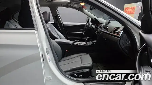 BMW 3 Series 2018 — ფოტო 7/30