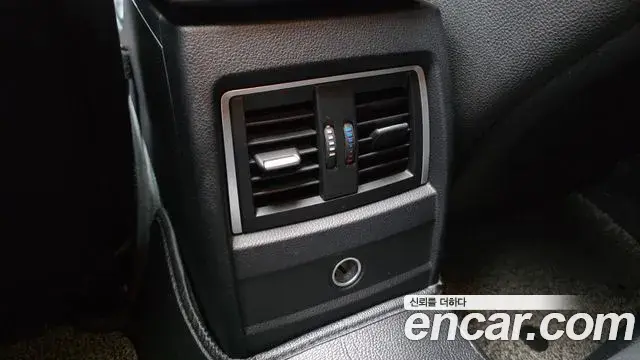 BMW 3 Series 2018 — ფოტო 29/30