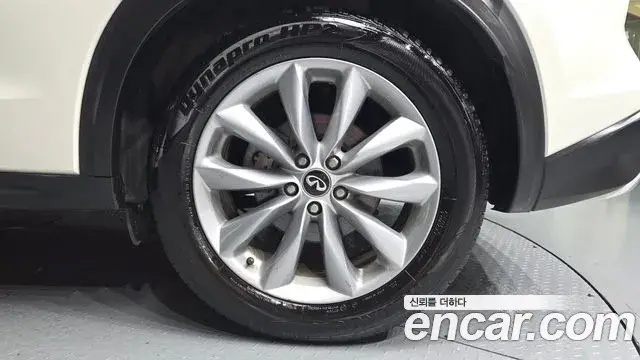 Infiniti QX50 2019 — ფოტო 28/30