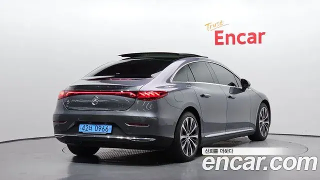 Mercedes-Benz EQE 2022 — ფოტო 11/24