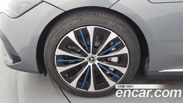 Mercedes-Benz EQE 2022 — ფოტო 23/24
