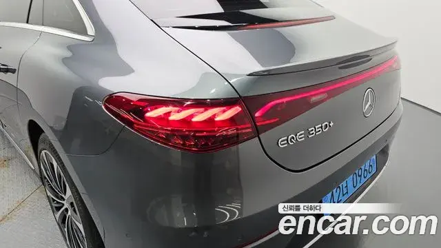 Mercedes-Benz EQE 2022 — ფოტო 22/24