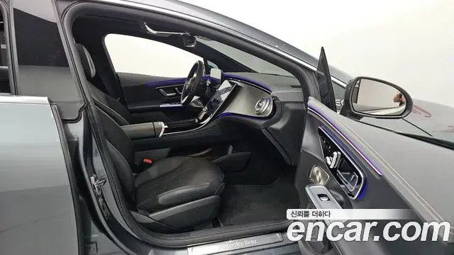 Mercedes-Benz EQE 2022 — ფოტო 17/24