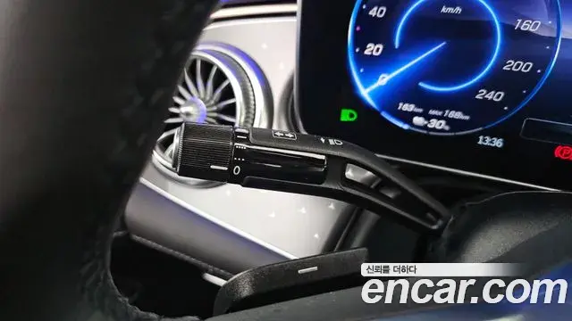 Mercedes-Benz EQE 2022 — ფოტო 15/24