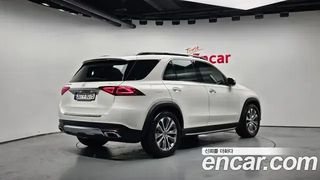 Mercedes-Benz GLE-Class 2023 — ფოტო 8/20