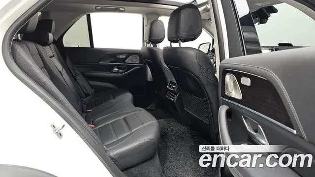 Mercedes-Benz GLE-Class 2023 — ფოტო 17/20