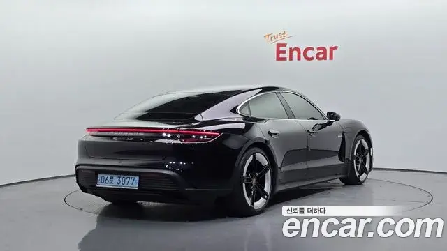 Porsche Taycan 2024 — ფოტო 15/36