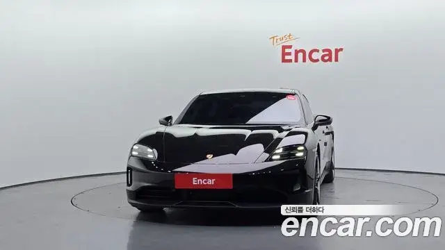 Porsche Taycan 2024 — ფოტო 13/36