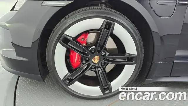 Porsche Taycan 2024 — ფოტო 1/36