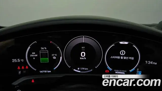 Porsche Taycan 2024 — ფოტო 35/36
