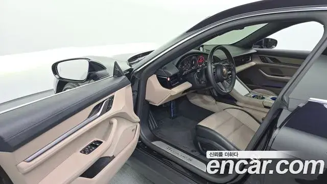 Porsche Taycan 2024 — ფოტო 16/36