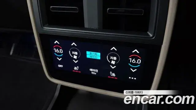 Porsche Taycan 2024 — ფოტო 19/36