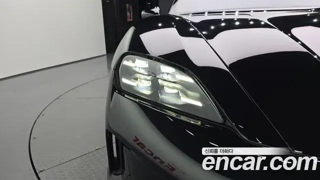 Porsche Taycan 2024 — ფოტო 29/36