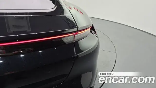 Porsche Taycan 2024 — ფოტო 32/36