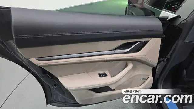 Porsche Taycan 2024 — ფოტო 9/36