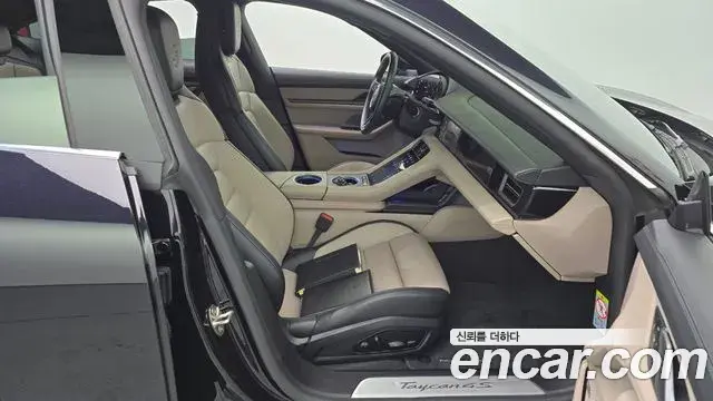 Porsche Taycan 2024 — ფოტო 31/36