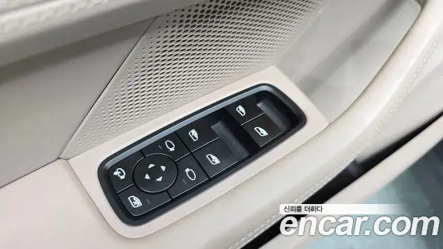 Porsche Taycan 2024 — ფოტო 2/36