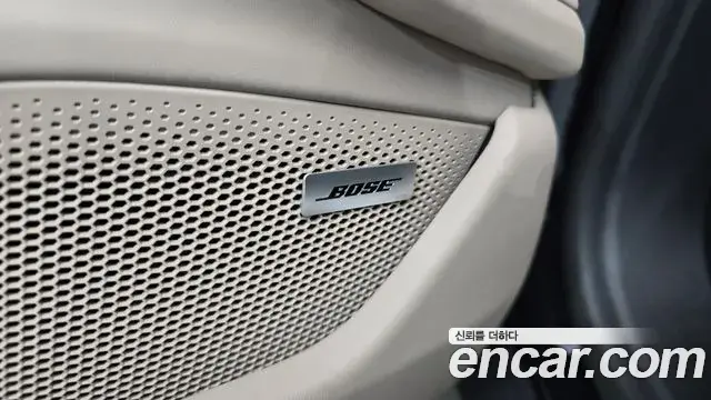 Porsche Taycan 2024 — ფოტო 25/36