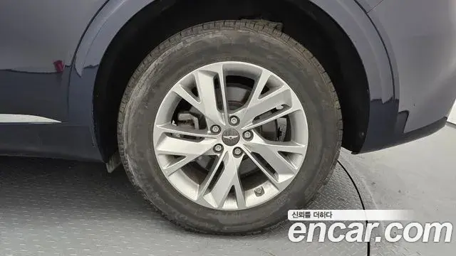 Genesis GV70 2024 — Photo 28/33