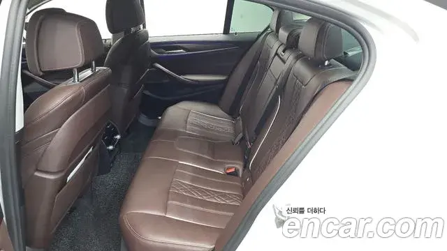 BMW 5 Series 2021 — Photo 24/32