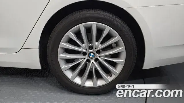 BMW 5 Series 2021 — Photo 14/32