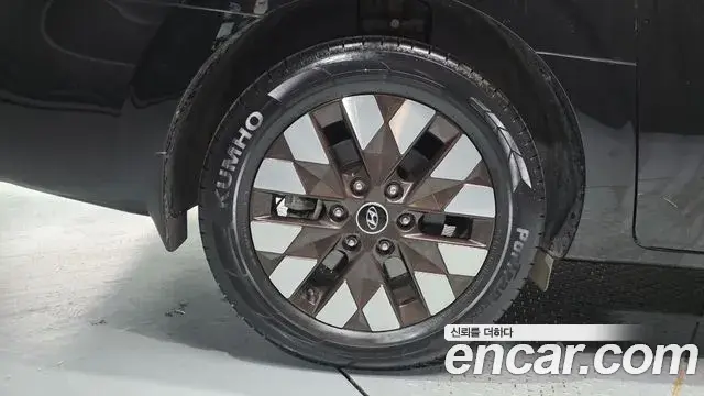 Hyundai Staria 2021 — Photo 35/35
