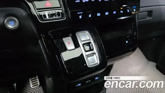 Hyundai Staria 2021 — Photo 28/35