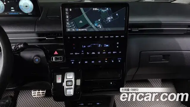 Hyundai Staria 2021 — Photo 27/35