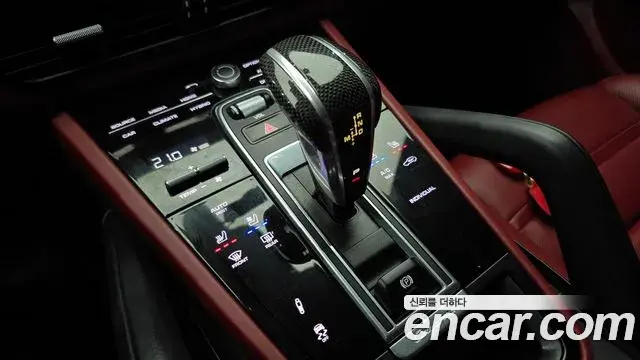 Porsche Cayenne 2021 — Фото 9/20