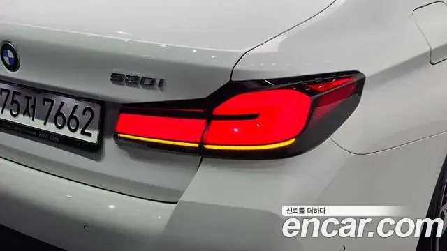 BMW 5 Series 2021 — ფოტო 28/30