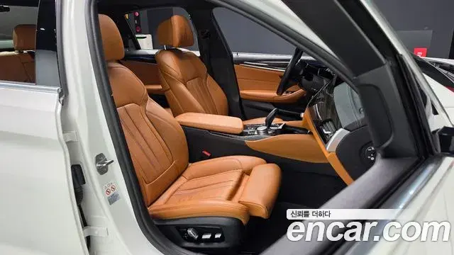 BMW 5 Series 2021 — ფოტო 27/30