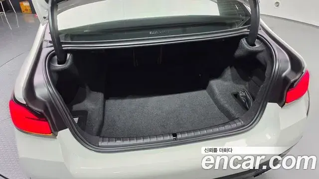 BMW 5 Series 2021 — ფოტო 29/30