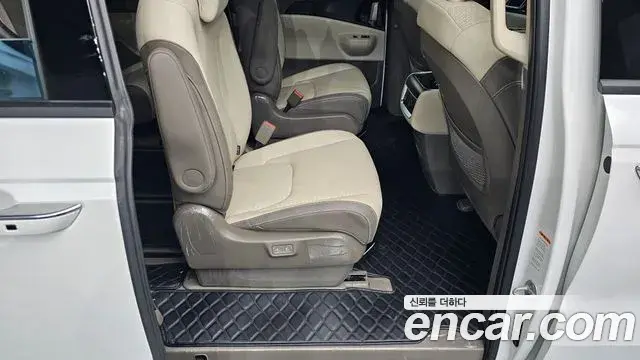 Kia Carnival 2025 — Photo 16/32